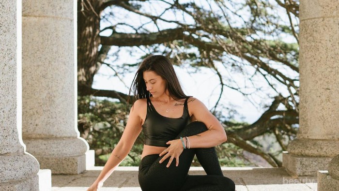 Segarkan Tubuh Tiap Hari dengan 5 Minute Morning Stretch Ini