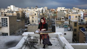 FOTO: Nada dalam Hening Isolasi di Iran