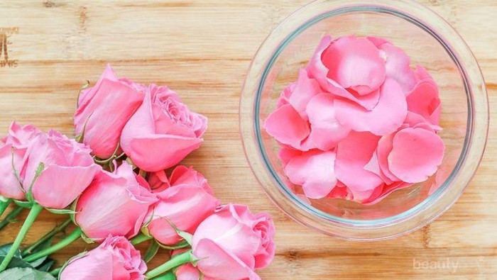 Rawat Kecantikan Kulit dengan Kelopak Mawar, Ini 4 Manfaat yang Tak Terduga!