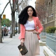 Tips Memakai Baju Berwarna Terang untuk Orang Gemuk