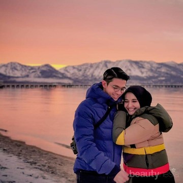 img-title Zaskia Sungkar dan 5 Artis yang Berjuang dengan Bayi Tabung