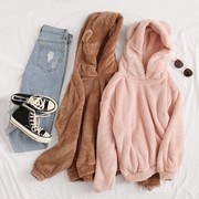 Santai dan Casual, Mix and Match Jaket Hoodie untuk Dipakai Hangout Weekend Ini