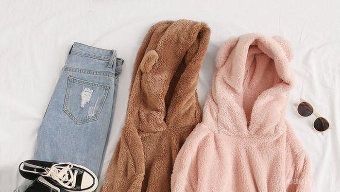 Santai dan Casual, Mix and Match Jaket Hoodie untuk Dipakai Hangout Weekend Ini
