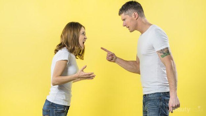 Sering Bertengkar dengan Pasangan? Coba Atasi dengan 4 Hal Ini Agar Hubunganmu Tetap Bertahan!