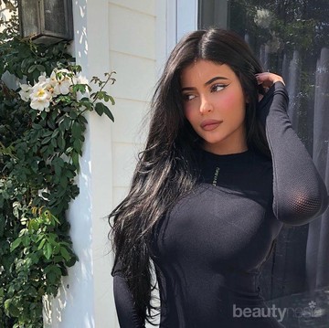 img-title Bersama Sang Ibu, Kylie Jenner Bikin Produk Hand Sanitizer Sendiri untuk Petugas Medis