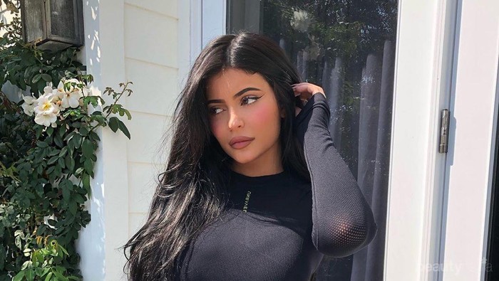 Bersama Sang Ibu, Kylie Jenner Bikin Produk Hand Sanitizer Sendiri untuk Petugas Medis