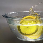 4 Manfaat Lemon untuk Membersihkan Rumah