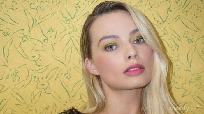 5 Perawatan Wajah ala Margot Robbie untuk Dapatkan Wajah Cantik Bak Dewi 5 Perawatan Wajah ala Margot Robbie untuk Dapatkan Wajah Cantik Bak Dewi