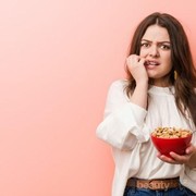 Hati-hati, Ini 7 Gejala Keracunan Makanan yang Perlu Kamu Waspadai