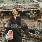 Cinta Tanah Air, Intip Yuk 7 Gaya Artis yang Tampil Cantik dengan Kain Tenun!