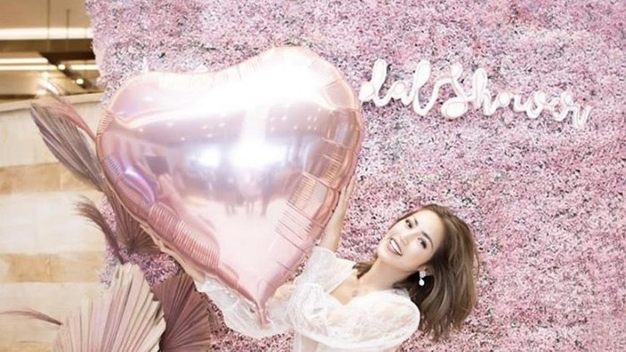 Potret Kebahagian Bridal Shower Jessica Iskandar Lepas Masa Lajang Potret Kebahagian Bridal Shower Jessica Iskandar Lepas Masa Lajang