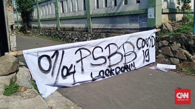 Suasana PSBB hari pertama di Tangerang Selatan