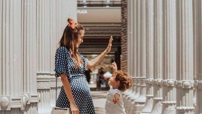 Tetap Terlihat Stylish, Inilah Inspirasi Fashion Untuk Ibu Hamil