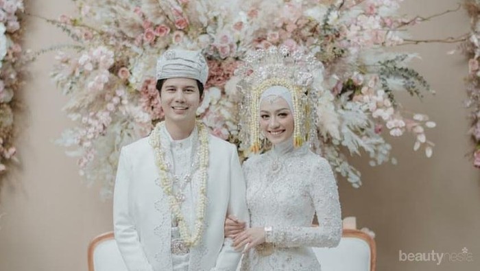 Melangsungkan Akad Nikah, Cantiknya Influencer Mega Iskanti dengan Kebaya Putih