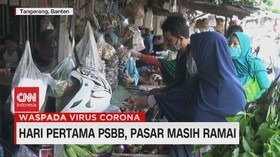 VIDEO: Hari Pertama PSBB di Tangerang, Pasar Masih Ramai