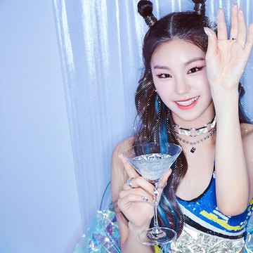 8 Idol K-Pop dengan Mata Paling Tajam, Berkarisma!