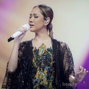 4 Makna di Balik Gaun Hitam yang Dipakai BCL Pasca Ashraf Sinclair Meninggal