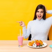 Tanpa Disadari, 5 Kebiasaan Makan Seperti Ini Malah Bikin Kamu Gemuk Lho!
