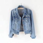 Praktis! Ini 5 Fashion Hacks untuk Denim Jacket Style Casual