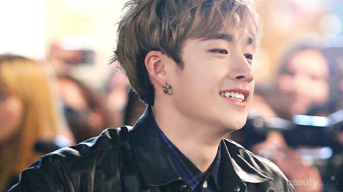 Penuh Pesona, Begini 8 Potret Bang Chan Stray Kids Saat Manggung