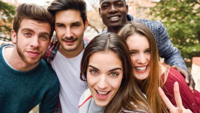 Gak Cuma Sama Pasangan, 5 Zodiak Ini Terkenal Awet Menjalin Pertemanan