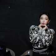 Kedua Staf Positif Virus Corona, Penyanyi Chungha Karantina Dirinya Sendiri