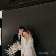 Enggak Harus Rok, Ini Inspirasi Gaun Pengantin dengan Celana