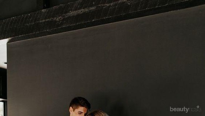 Enggak Harus Rok, Ini Inspirasi Gaun Pengantin dengan Celana