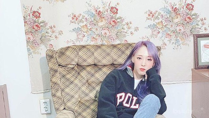 Kece Abis, Ini 8 Inspirasi Outfit Tomboy ala Moonbyul MAMAMOO