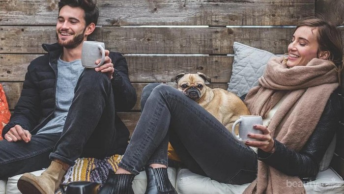 5 Topik Pembicaraan yang Disukai Pria, Bikin Hubungan Makin Asik!