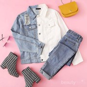 Inspirasi Outfit Two-tone yang Lagi Jadi Trend, Coba Yuk!