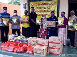 Salut, RT di Banyuwangi Ini Gotong Royong Bantu Warga Terdampak COVID-19