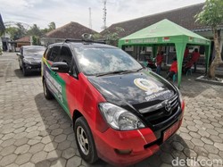 Ketua DPRD Banyuwangi Bagikan Masker dan Sosialisasi Hidup Sehat