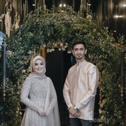 Resmi Lamaran, Cantiknya Vebby Palwinta dengan Makeup Flawless dan Dress Bertabur Payet