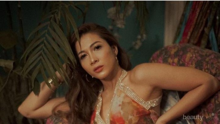 Potret Body Goals dan ABS Andrea Dian yang Rajin Olahraga