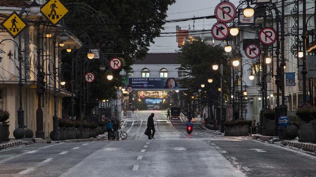 Pemerintah mengenalkan istilah baru dalam penanggulangan Covid-19 yakni Pemberlakuan Pembatasan Kegiatan Masyarakat (PPKM), alih-alih PSBB.