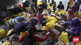 Warga dan Keluarga RT Cekcok soal Bansos Corona di Koja