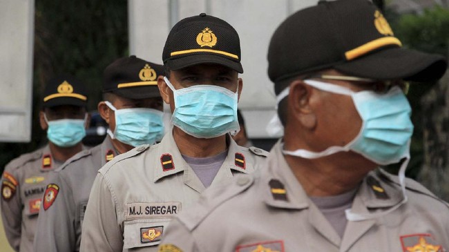 Sebanyak 12 anggota polisi di Surabaya dipecat atau pemberhentian tidak dengan hormat (PTDH) dari satuannya karena telah melakukan pelanggaran kode etik berat.