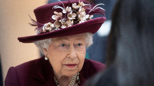 Berikut tujuh tingkah kocak dan kata-kata guyonan Ratu Elizabeth II.