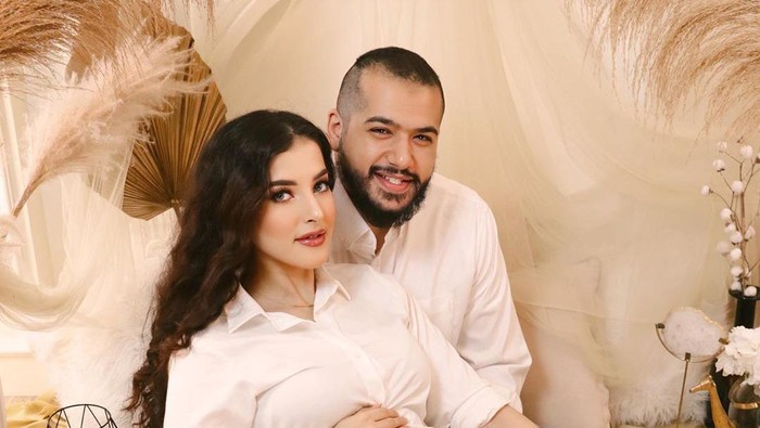 Tasya Farasya maternity shoot