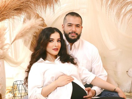 Di Rumah Aja, 7 Potret Maternity Shoot Tasya Farasya Ditemani Suami