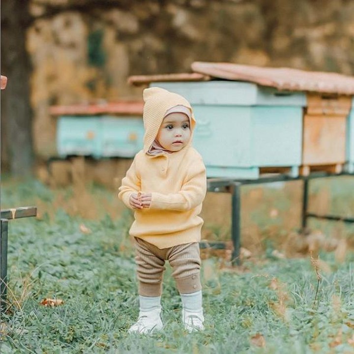 Pakai hoodie kayak gini, Shireen menggemaskan banget ya, Bunda?. (Foto: Instagram @hamidahrachmayanti)