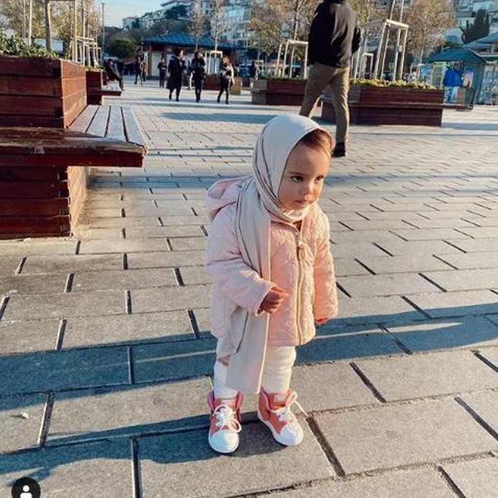 Mami Hamidah dan Papi Irvan juga sering mengajak Shireen traveling ke luar negeri, salah satunya Korea Selatan. (Foto: Instagram @hamidahrachmayanti)