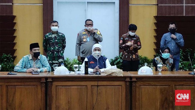 Gubernur Jatim Khofifah menyebut anggota Babinsa dan Bhabinkamtibmas tak ahli untuk menjadi petugas tracing karena tak bisa memasukan data ke dalam aplikasi.