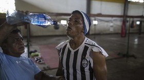 FOTO : Berlatih Tinju di Tengah Corona