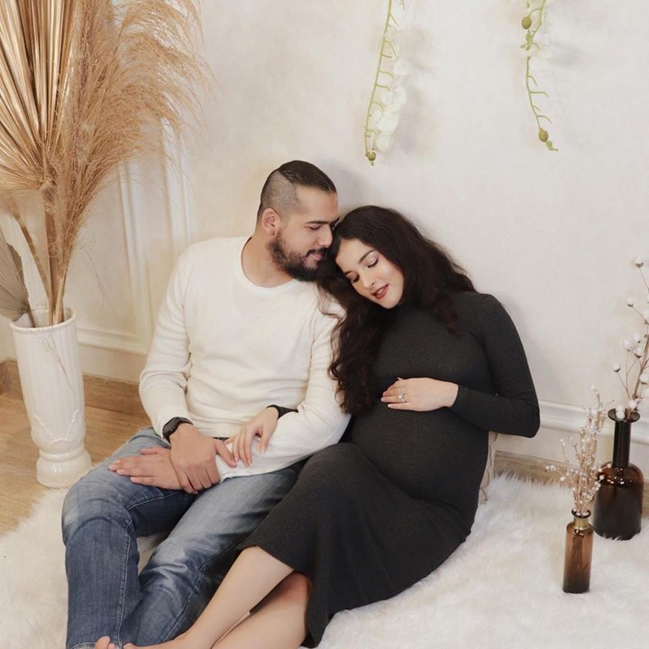 <p>Wanita 27 tahun ini mengaku bangga bisa melakukan maternity shoot di rumah. "Ada memori tersendiri," katanya. (Foto: Instagram @tasyafarasya)</p>