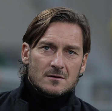 Tuduh Istri Selingkuh dengan Pelatih, Francesco Totti Kini Punya Gandengan Baru