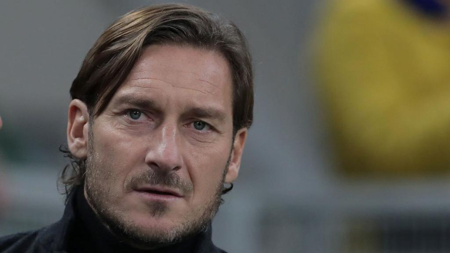 Francesco Totti MILAN, ITALY - DECEMBER 06: AS Roma former player Francesco Totti looks on prior to the Serie A match between FC Internazionale and AS Roma at Stadio Giuseppe Meazza on December 6, 2019 in Milan, Italy. (Photo by Emilio Andreoli/Getty Images)