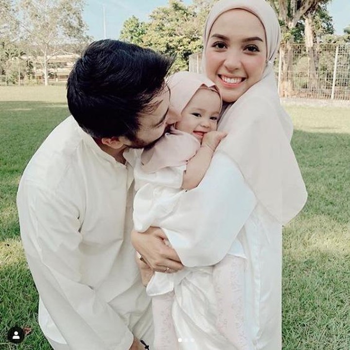 Hari Raya Lebaran, momen lain keluarga kecil Hamidah dan Irvan yang juga diabadikan. Bahagia selalu ya... (Foto: Instagram @hamidahrachmayanti)