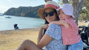 img-title Lahirkan Anak di Singapura, Marisssa Nasution Unggah Foto Anak di IG